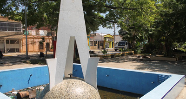 Plaza «Los Cachos» es sinónimo de dengue 1 Breve 1